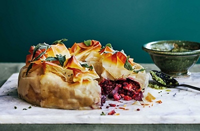 Maple beetroot & goat’s cheese wreath