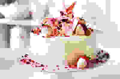 Martha’s strawberry, Champagne & rose cake