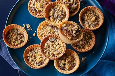 Mince pies with spiced orange crumble topping 