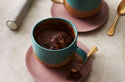 Molten chocolate microwave mug pudding