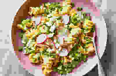 Lemony pasta with peas, feta & radishes