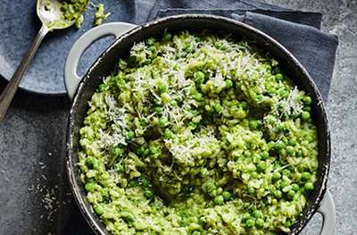 Pea risotto with spinach