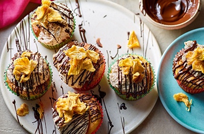 Pineapple & coconut macaroon cupcakes