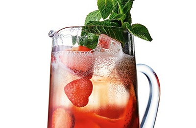 Pink Pimm's with strawberries and pomegranate juice - new recipe