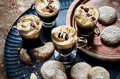 Polvorones with coffee & rum