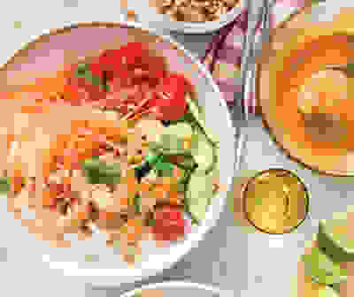 Prawn salad with spicy peanut dressing