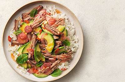 Pulled beef salad with mint & avocado