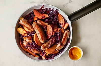 Quick braised red cabbage, sausages & apples