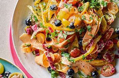 Rainbow salad with toasted pitta chips