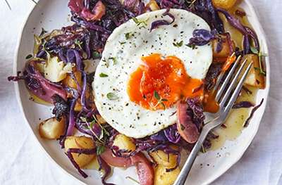 Red cabbage and roast potato hash with caramelised apples and thyme