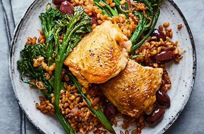 Roast chicken with spelt and broccoli