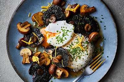 Roasted mushrooms with ginger and poached eggs 