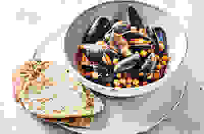 Rogan josh & tamarind curried mussels