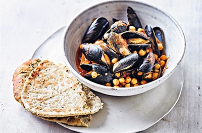 Rogan josh & tamarind curried mussels