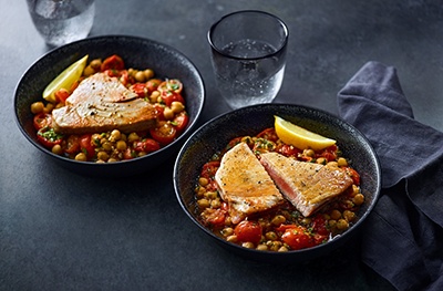 Seared tuna with braised tomatoes & chickpeas