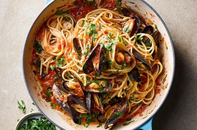 Spaghetti with chilli & parsley mussels