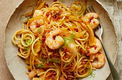 Spaghetti with prawns, chorizo and fennel