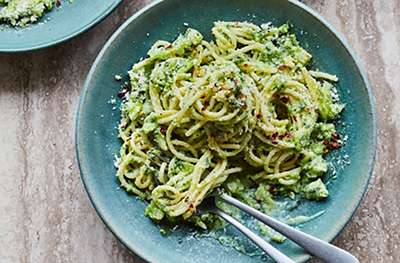 Quick spaghetti with ricotta & broccoli