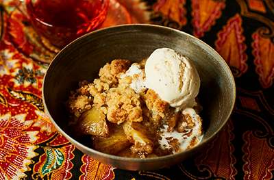 Spiced pineapple crumble