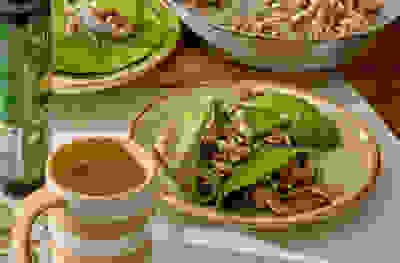 Spinach & cottage cheese crepes with garlic mushrooms