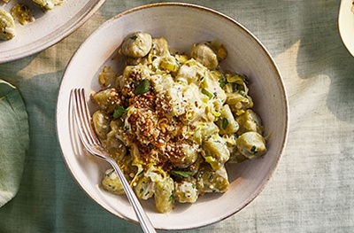 Spinach gnocchi with leeks, mascarpone and porcini crumbs