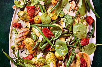 Spinach & herb dressed grilled chicken salad