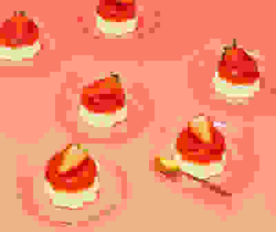 Strawberries and cream jellies