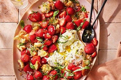 Strawberry, basil & burrata with green peppercorns & croutons