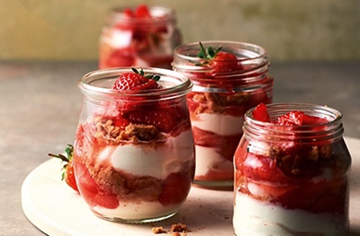 Strawberry cheesecake pots