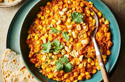 Sweetcorn & peanut curry 