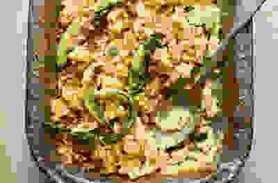Vegan cauliflower macaroni cheese