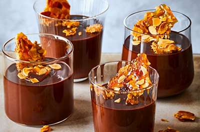 Vegan chocolate pots with almond brittle 