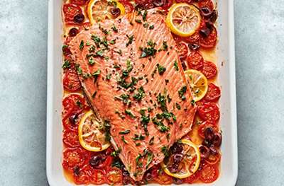 Wilk Alaskan salmon with tomatoes & olives
